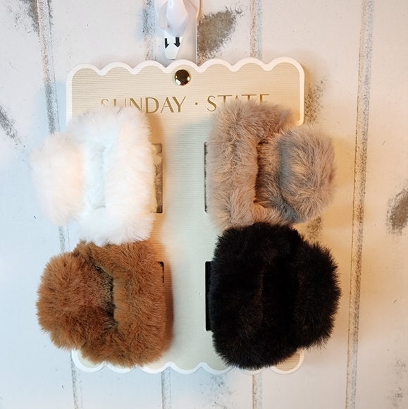Sunday State Accessories - Sunday State Set of 4 Faux Fur Hair Clips.